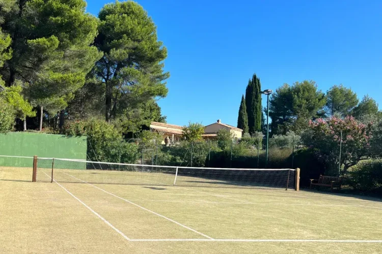 location-villa-tennis-prive-aix-en-provence Location villa vacances avec court de tennis privé à Aix-en-Provence