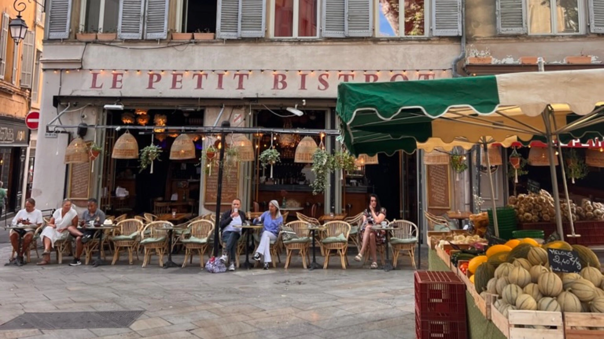 Villa La Source marches Aix-en-Provence bistrot terrasse Cours Mirabeau ambiance provencale