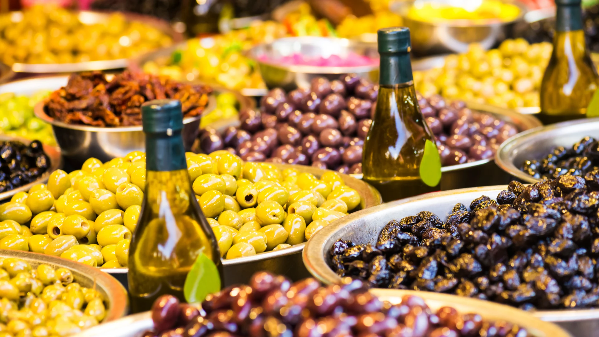 Olives et huile d'olive, produits emblématiques des marchés d'Aix-en-Provence
