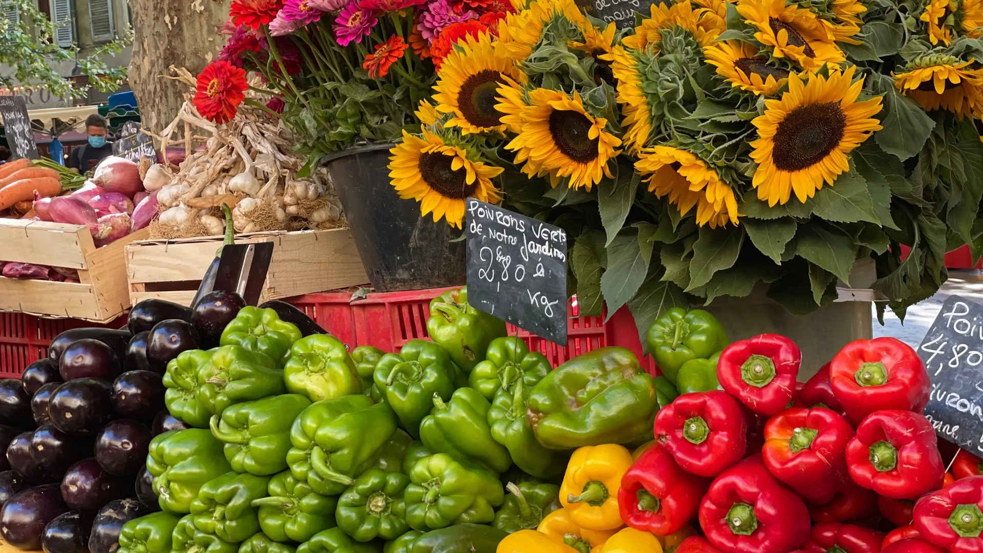 Villa La Source marches Aix-en-Provence poivrons legumes tournesols couleurs Provence